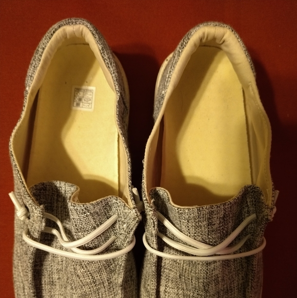 Shoes - Picture 5 of 6